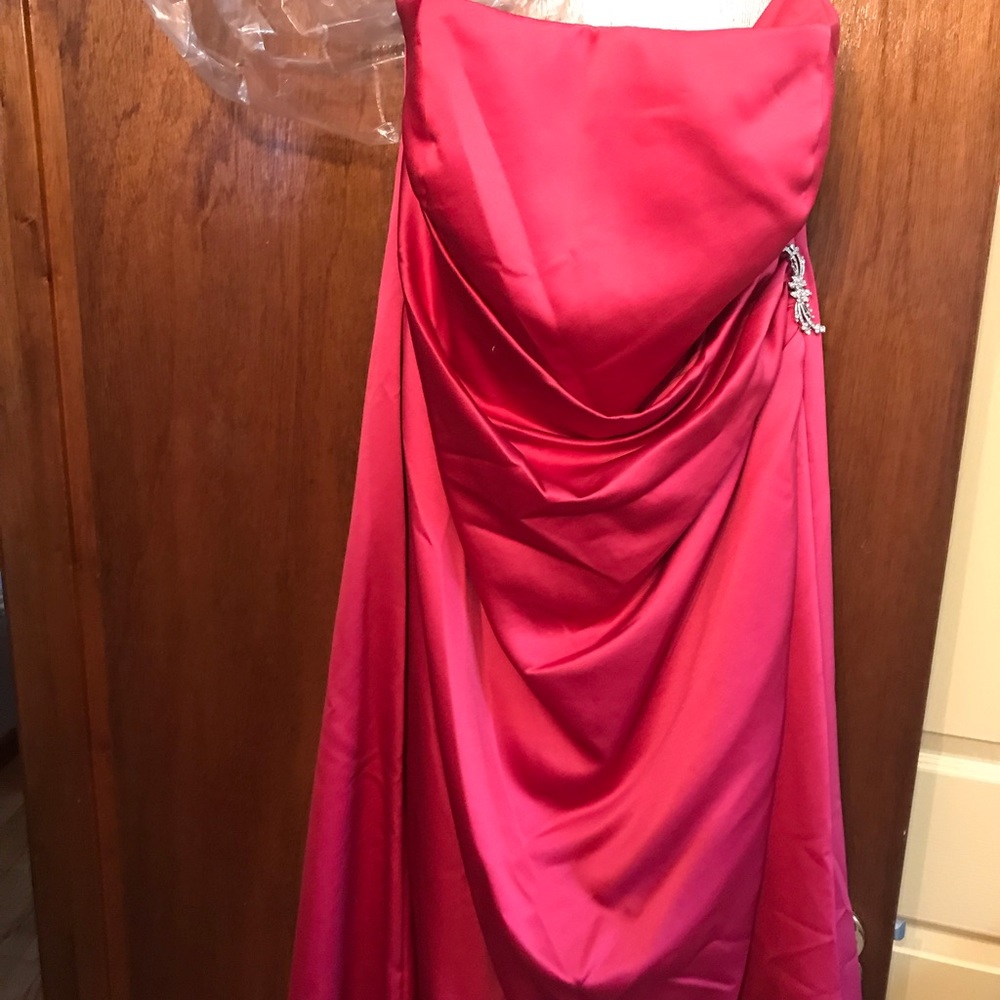 Brand new formal wear dress. Never worn. Size 20